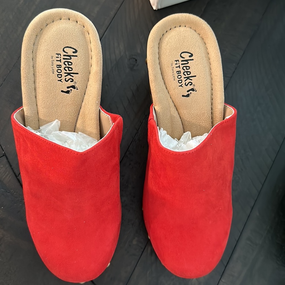 *NWT* Cheeks Fit Body Studded Wedge Platform Clogs Red Slip On - Picture 2 of 4